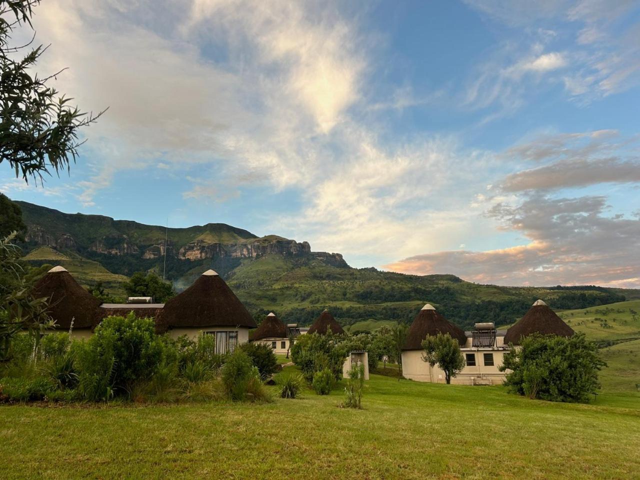 Sungubala Eco Camp Villa Bergville Bagian luar foto